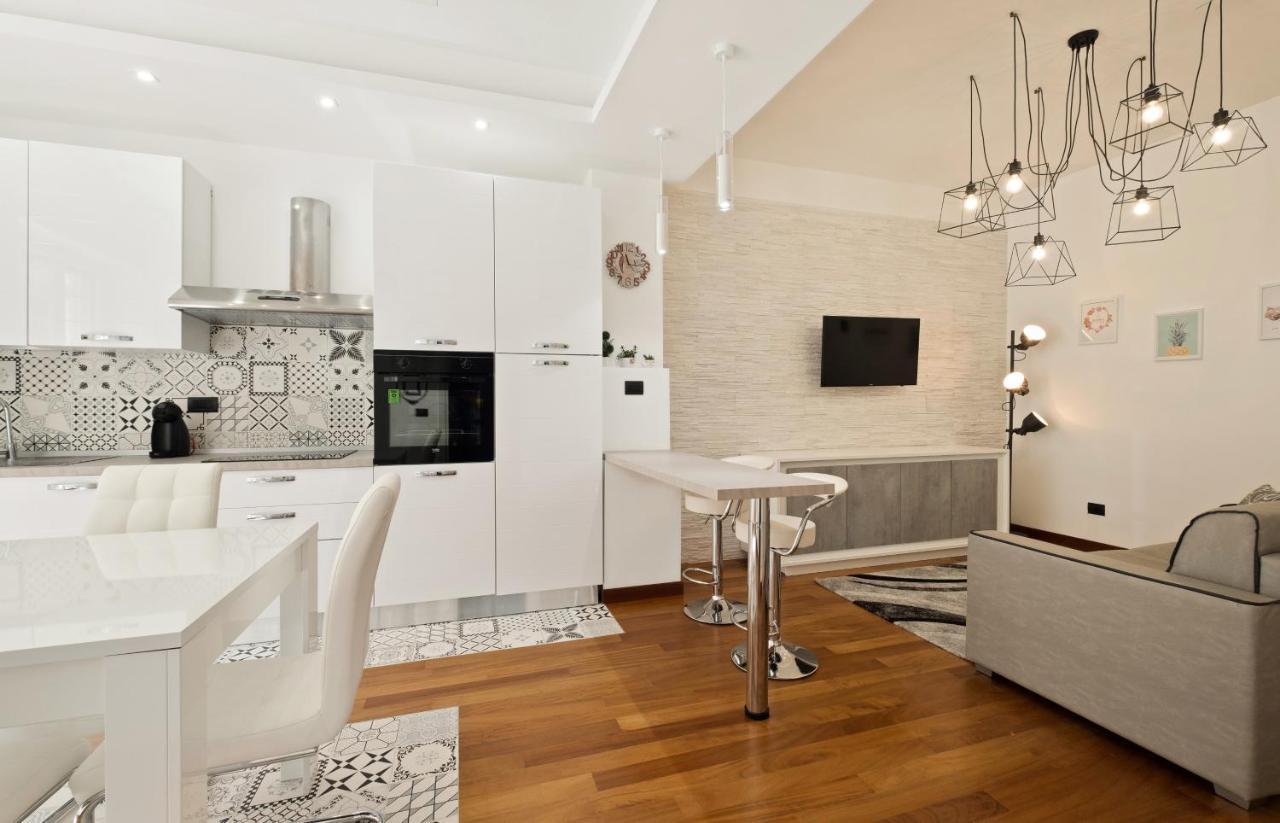 3 Bed Modern Flat - 15 Minutes Walk To Colosseum Рим Екстер'єр фото