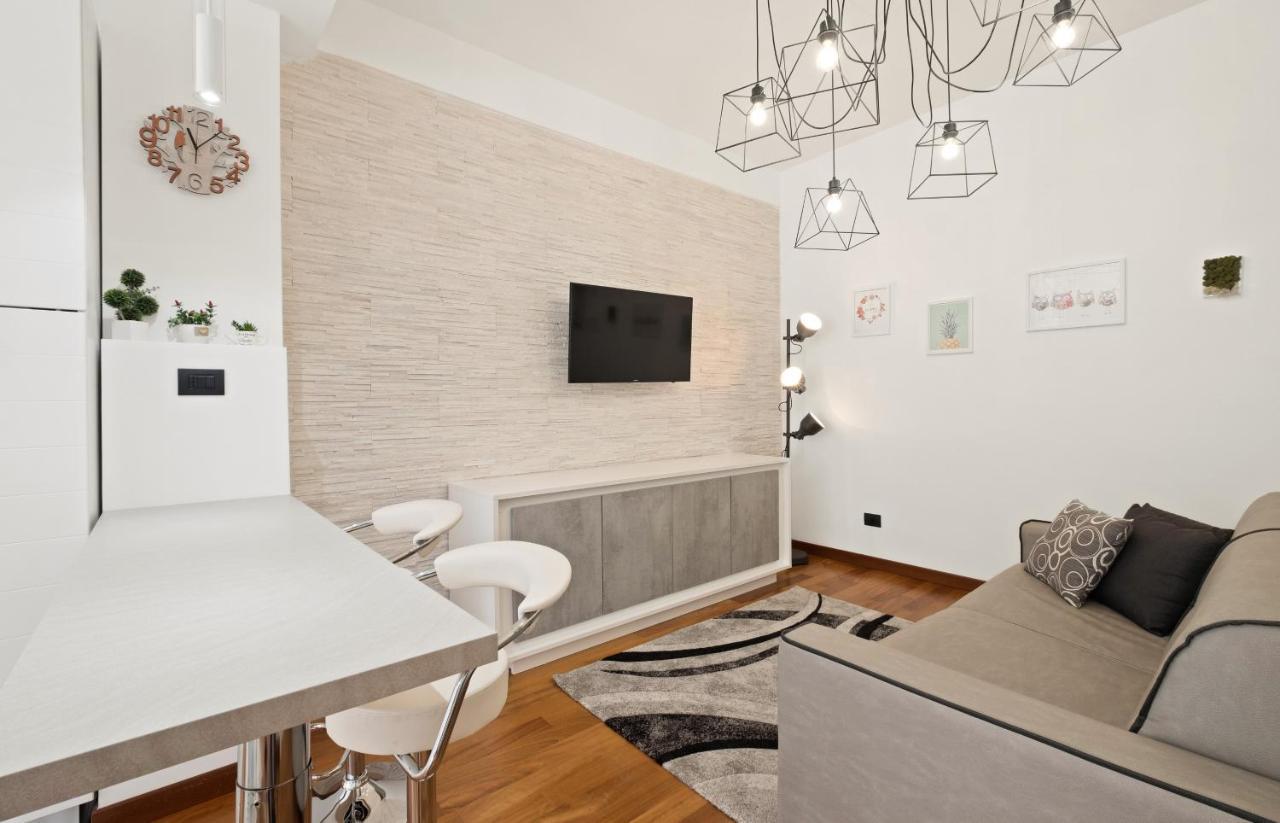 3 Bed Modern Flat - 15 Minutes Walk To Colosseum Рим Екстер'єр фото