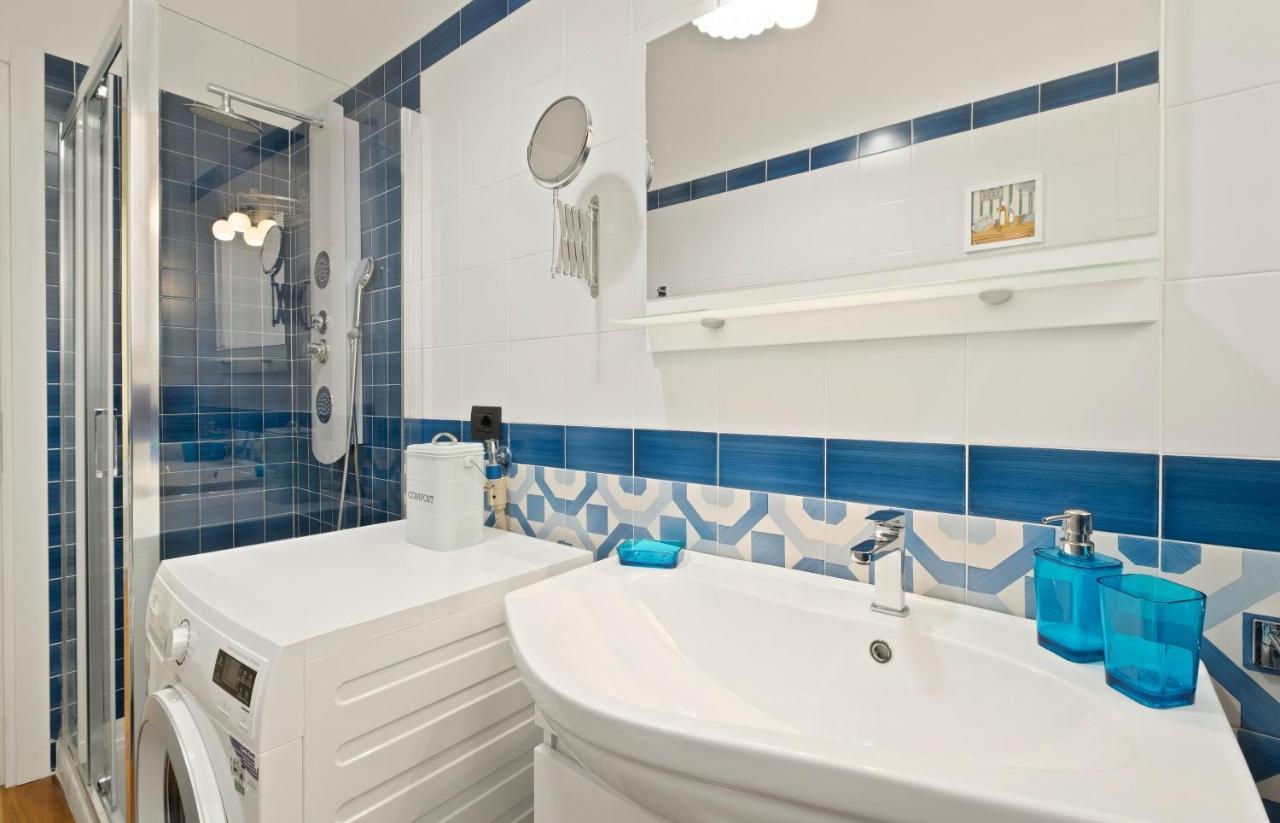 3 Bed Modern Flat - 15 Minutes Walk To Colosseum Рим Екстер'єр фото