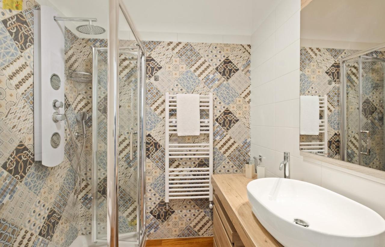 3 Bed Modern Flat - 15 Minutes Walk To Colosseum Рим Екстер'єр фото