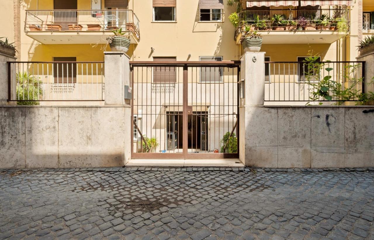 3 Bed Modern Flat - 15 Minutes Walk To Colosseum Рим Екстер'єр фото